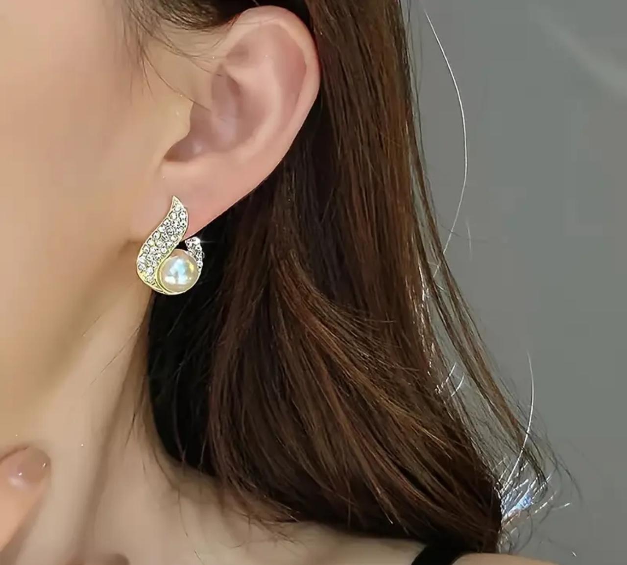 French Style Personalized Fashionable and Versatile High-end Stud image 2