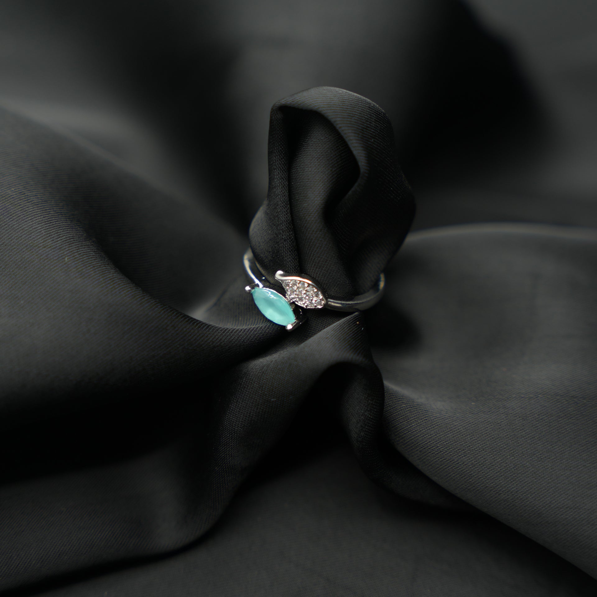 SIMPLE BEAUTIFUL RING image 1