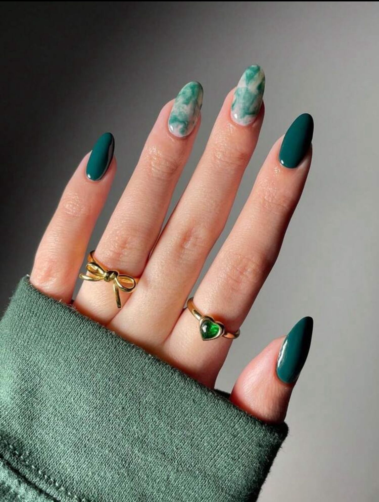 24 PCS Short Almond Shaped Green And White Color Block European Style Fingernail Set image 5