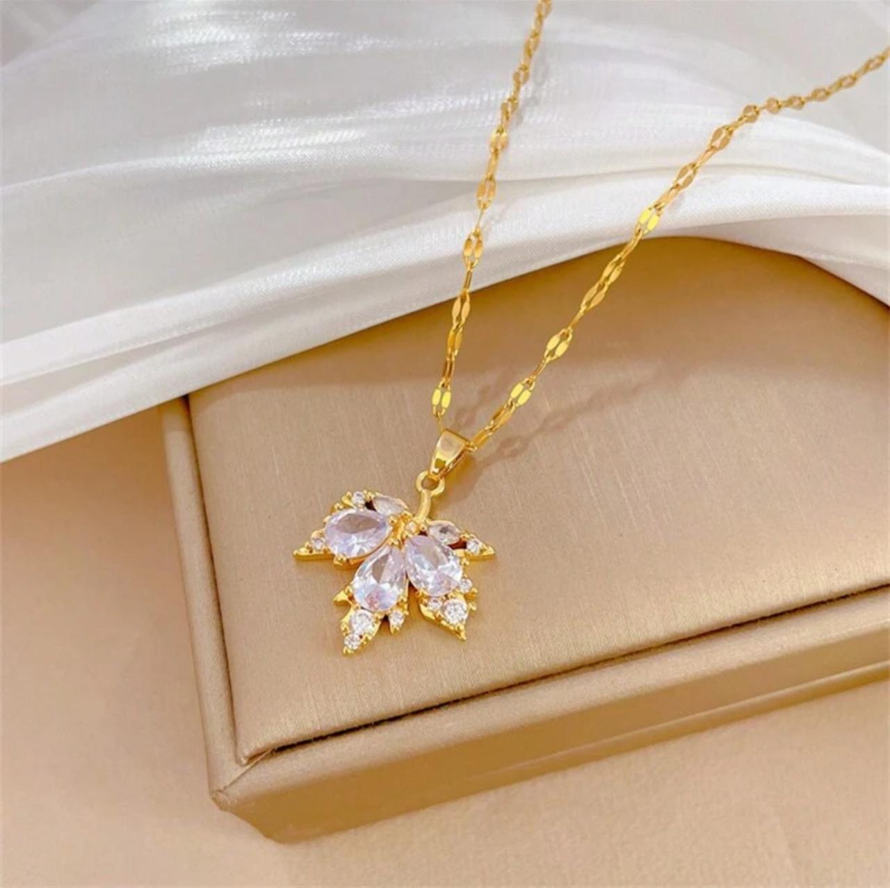 Stylish Cubic Zirconia Maple Leaf Necklace Set image 4