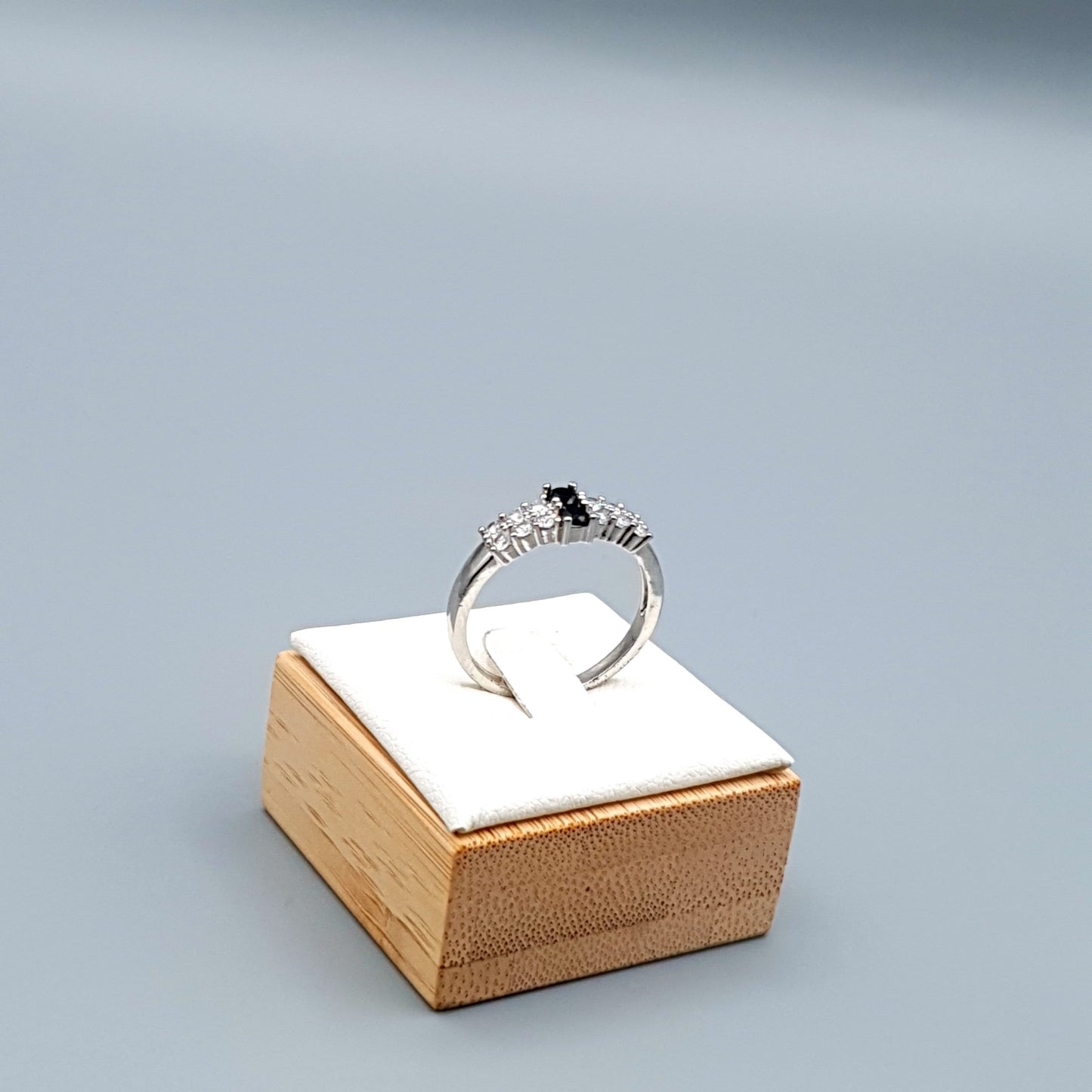 SIMPLE BEAUTIFUL RING image 2