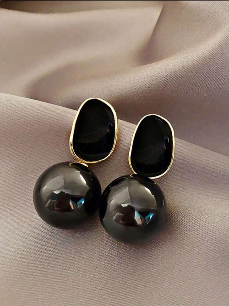 BLACK FAUX PEARL VINTAGE STYLE - Black image