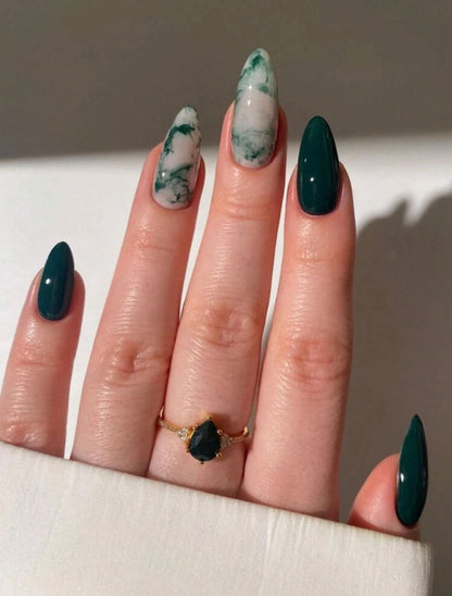 24 PCS Short Almond Shaped Green And White Color Block European Style Fingernail Set image 2