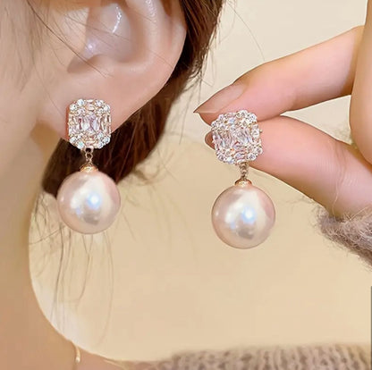 Pair of Fashionable and Elegant French Style Imitation Pearl Earrings with Metal Inlay image 0