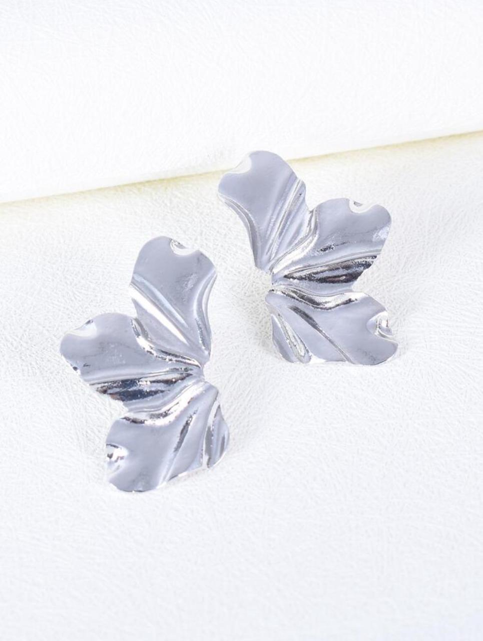 FASHIONABLE FLOWER DÉCOR STUD image 5