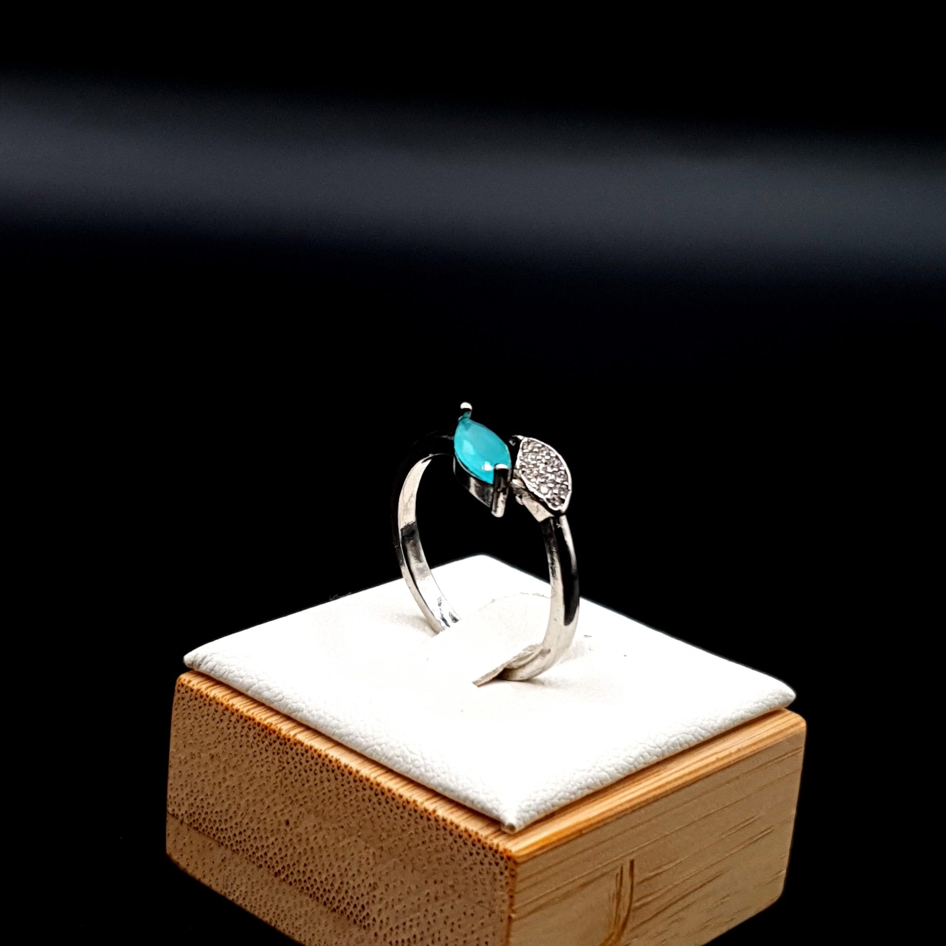 SIMPLE BEAUTIFUL RING image 5