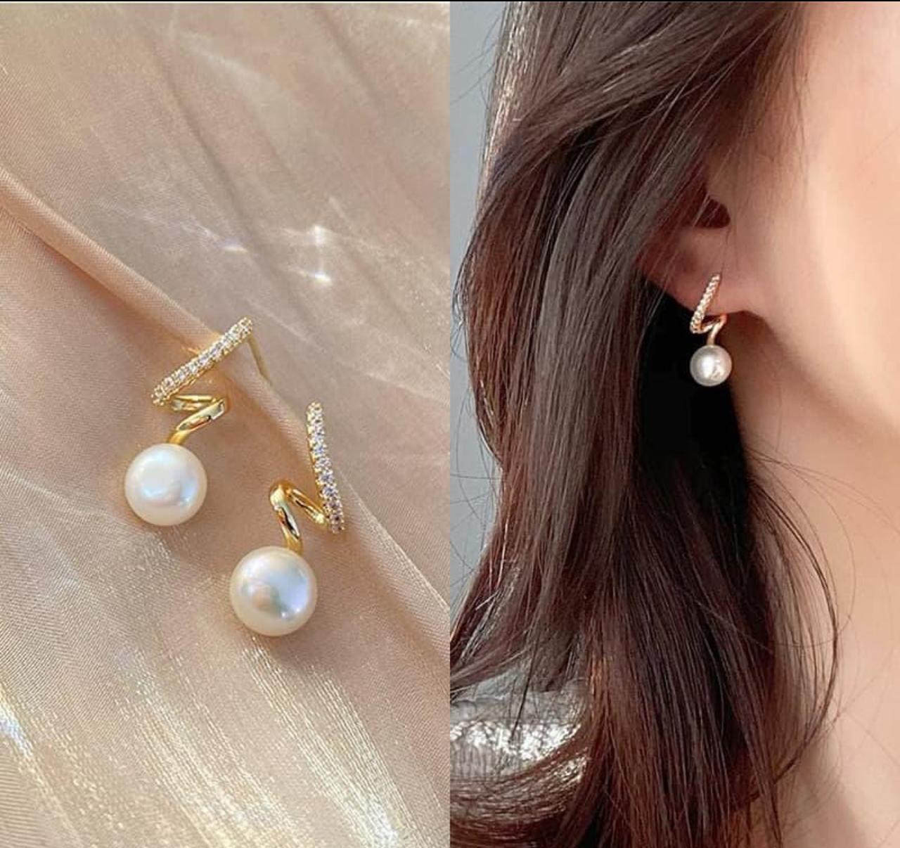 ZIG ZAG PEARL STUD image 1