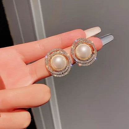 Light Luxury Fashion Wrapped Pearl Studs image 2
