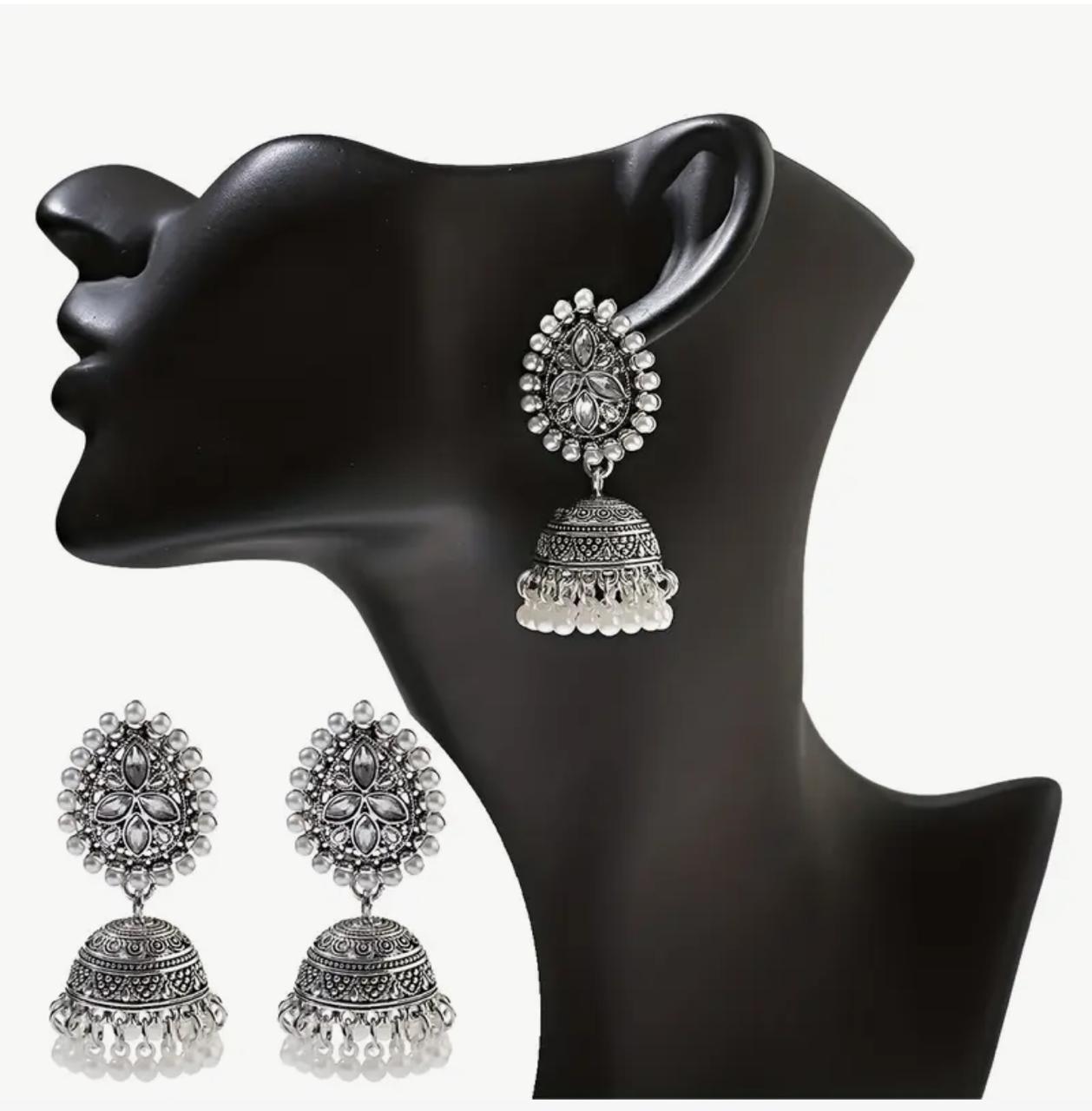 Eastern Bollywood-Inspired Waterdrop-Shaped Earrings image 4
