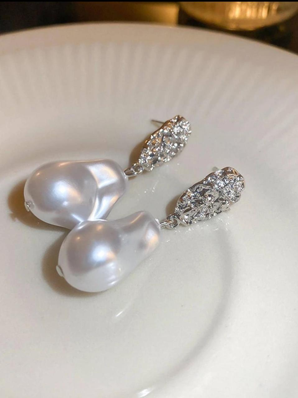 FAUX PEARL DÉCOR DROP image 8