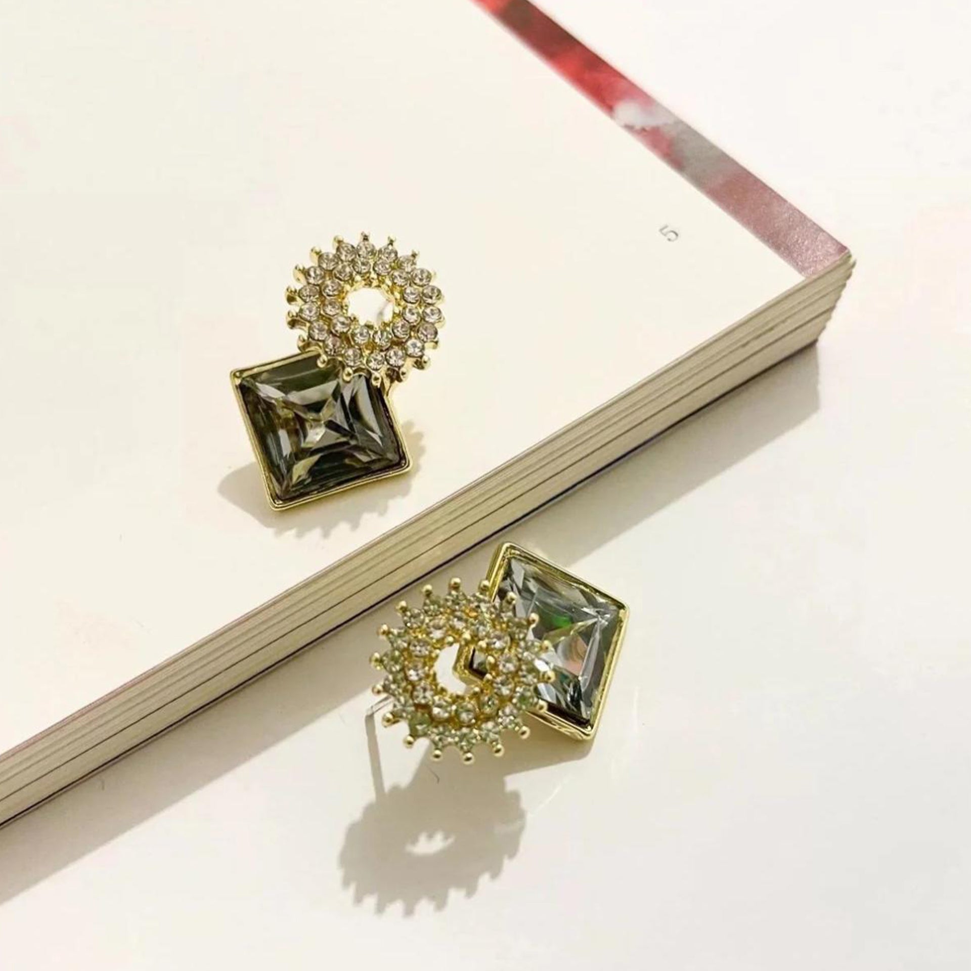 SQUARE ROUND STUD image 2