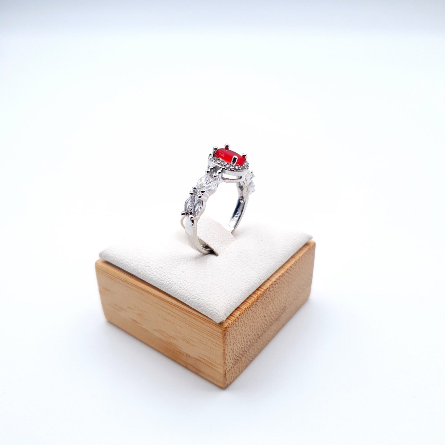 A versatile adjustable ring that fits perfectly, adding elegance to any style image 4