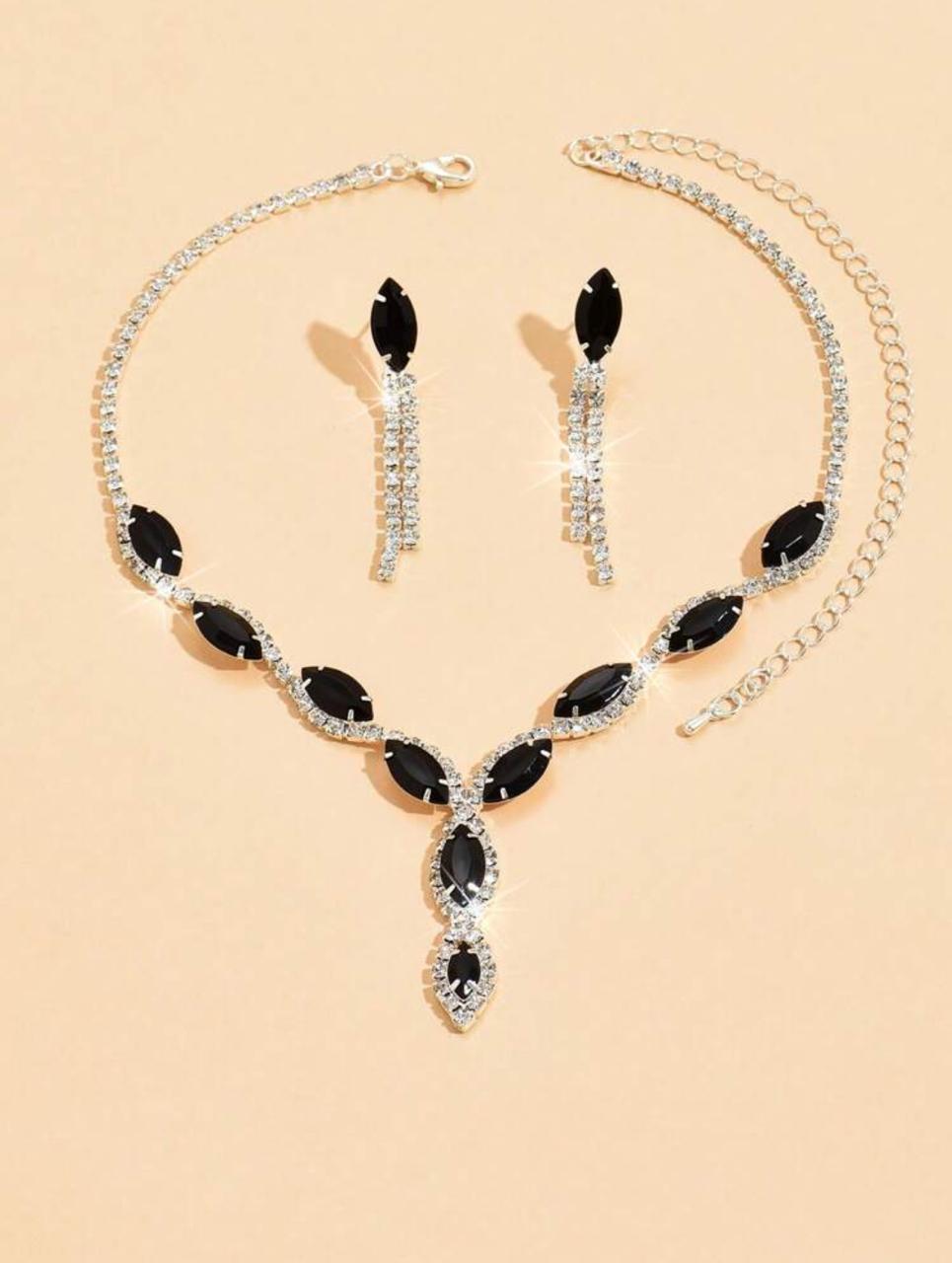 BLACK CRYSTAL NEKLACE SET image 2