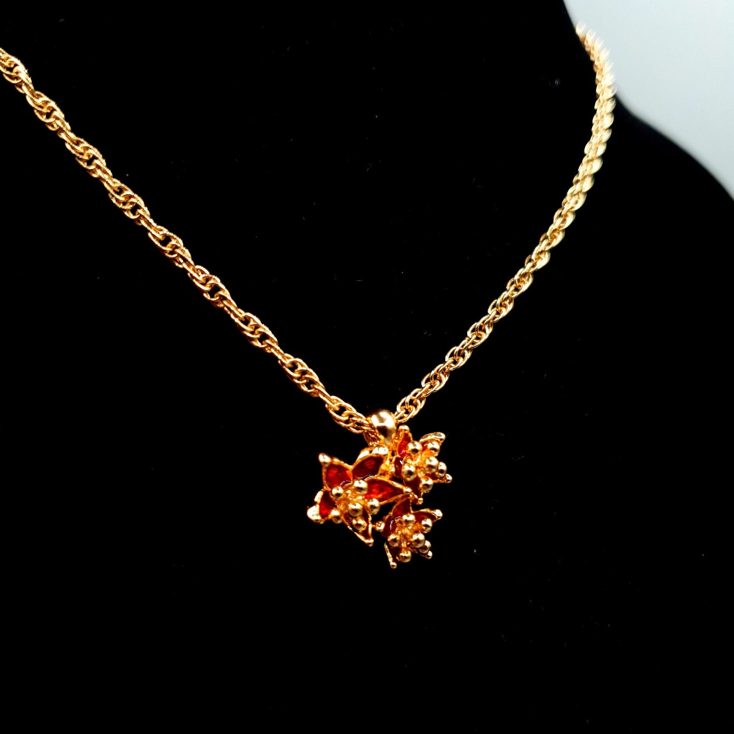 RED FLOWER PENDENT image 3