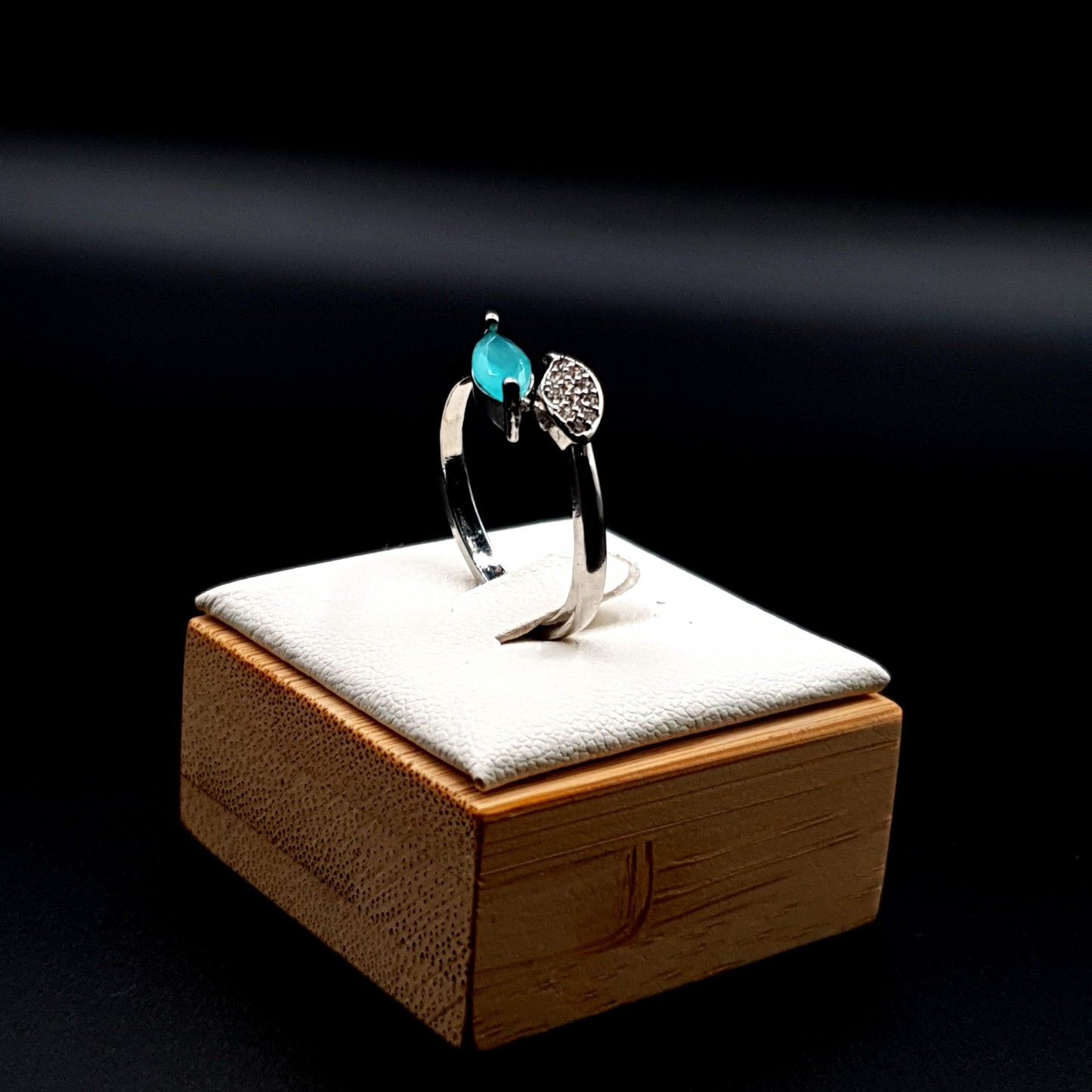 SIMPLE BEAUTIFUL RING image 6