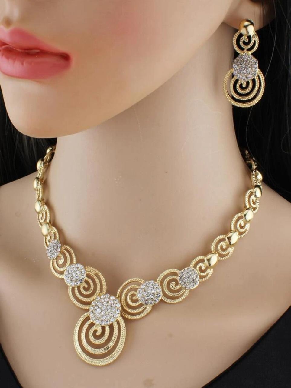 NEKLACE WITH DROP EARRINGS - Shiny Golden image