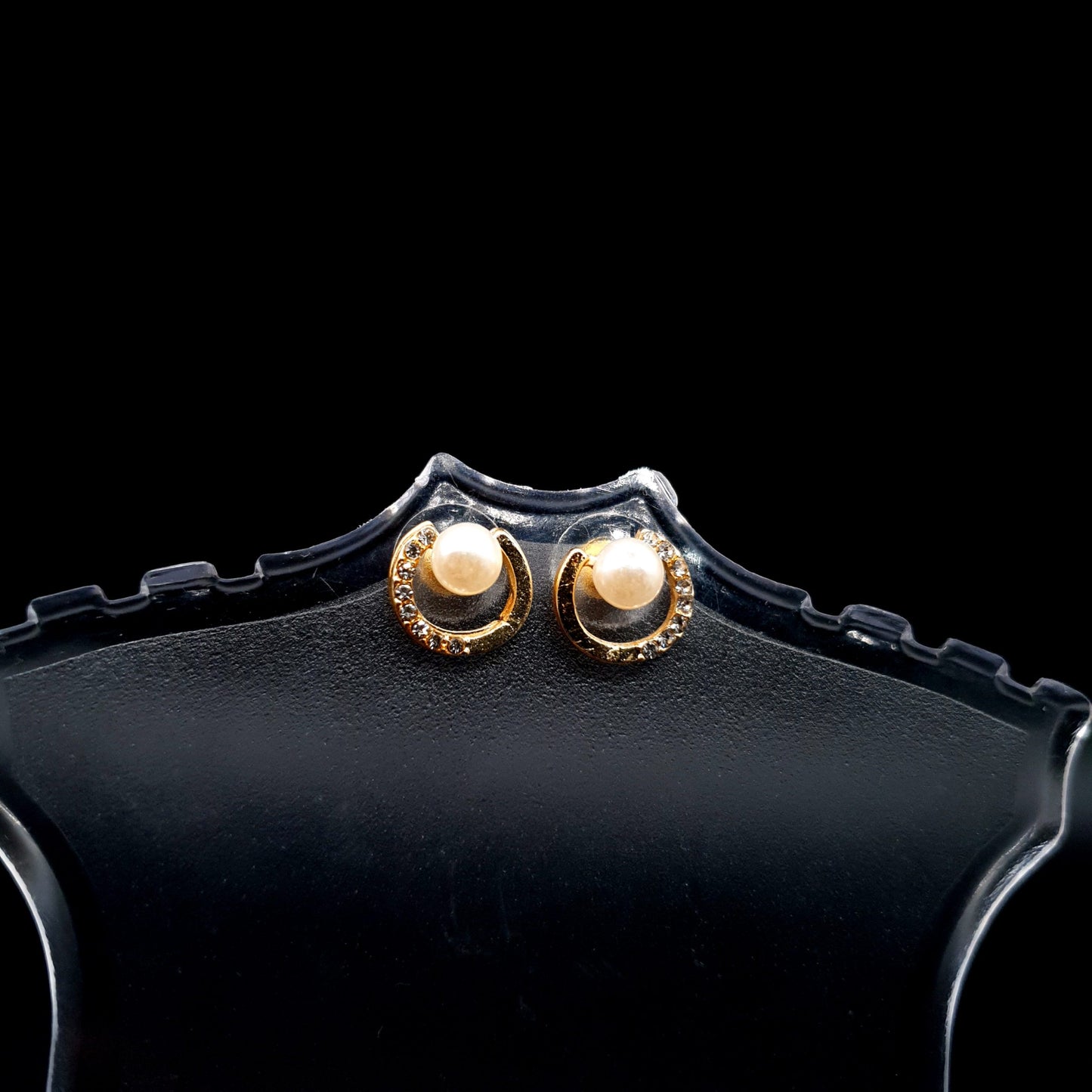 C PEARL STUD image 0