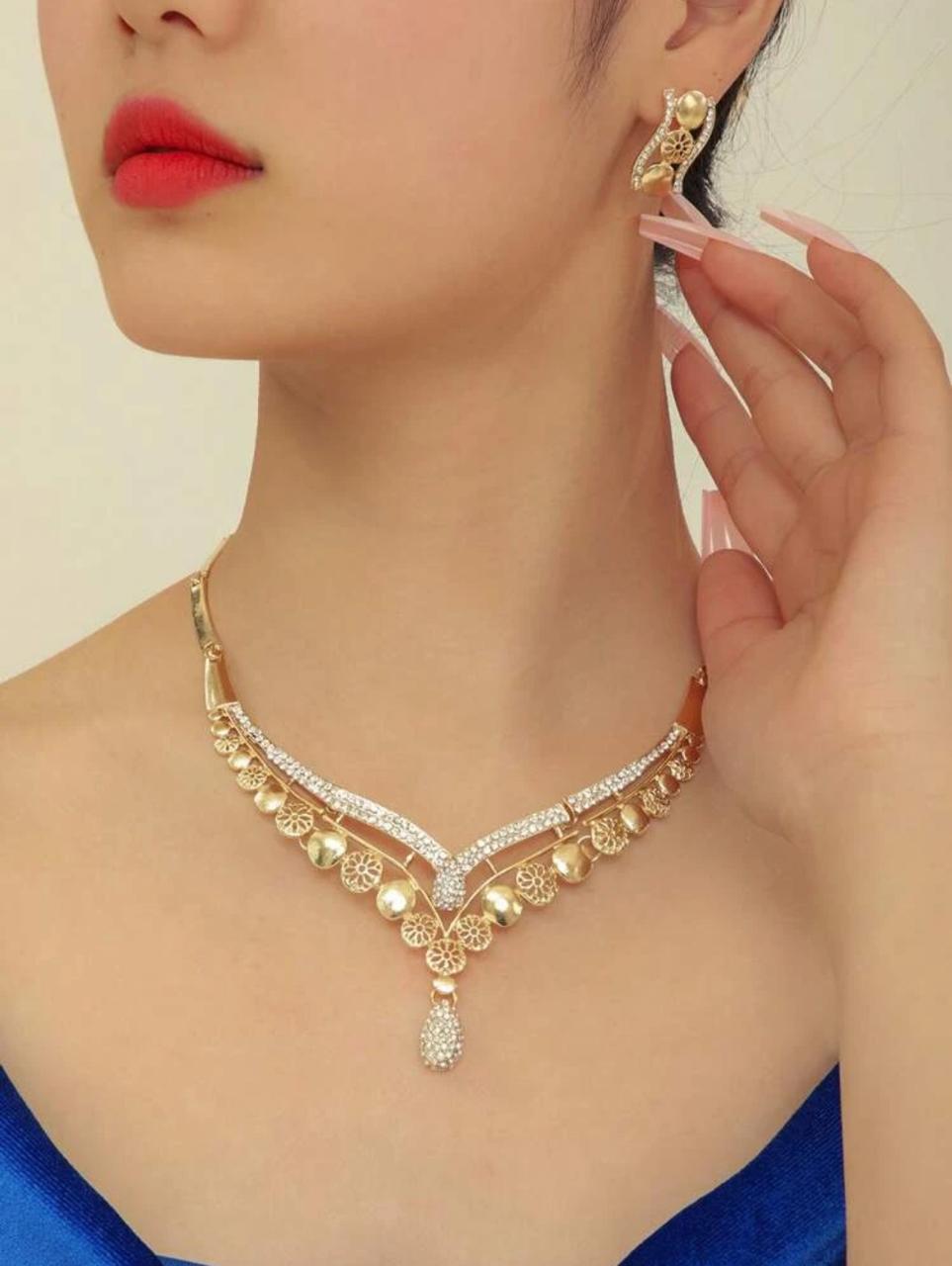 V-SHAPED NEKLACE SET image 2