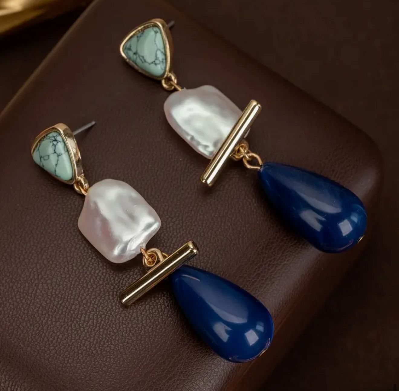 Elegant Vintage-Inspired Teardrop Earrings image 1