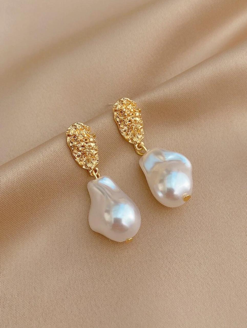 FAUX PEARL DÉCOR DROP image 0