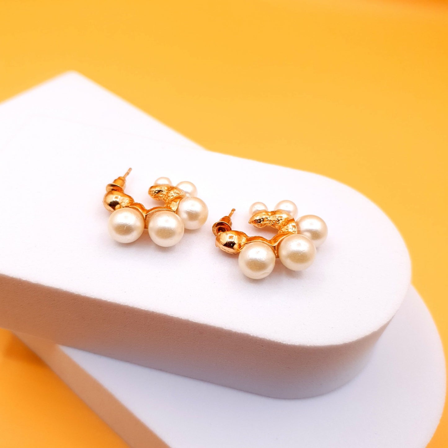 FIVE PEARLS HOOP image 2