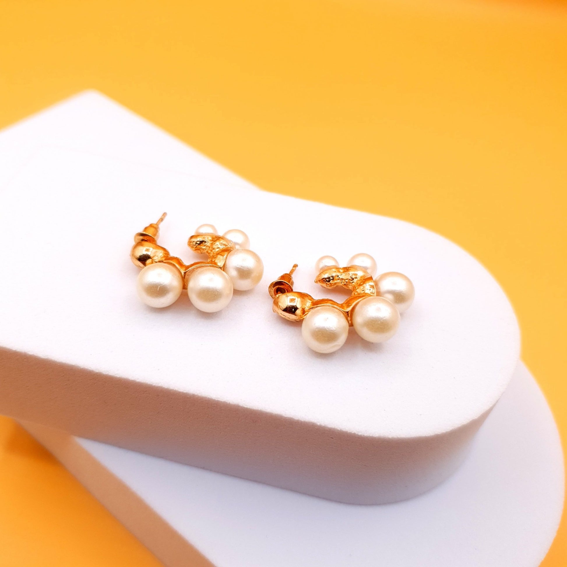 FIVE PEARLS HOOP image 2