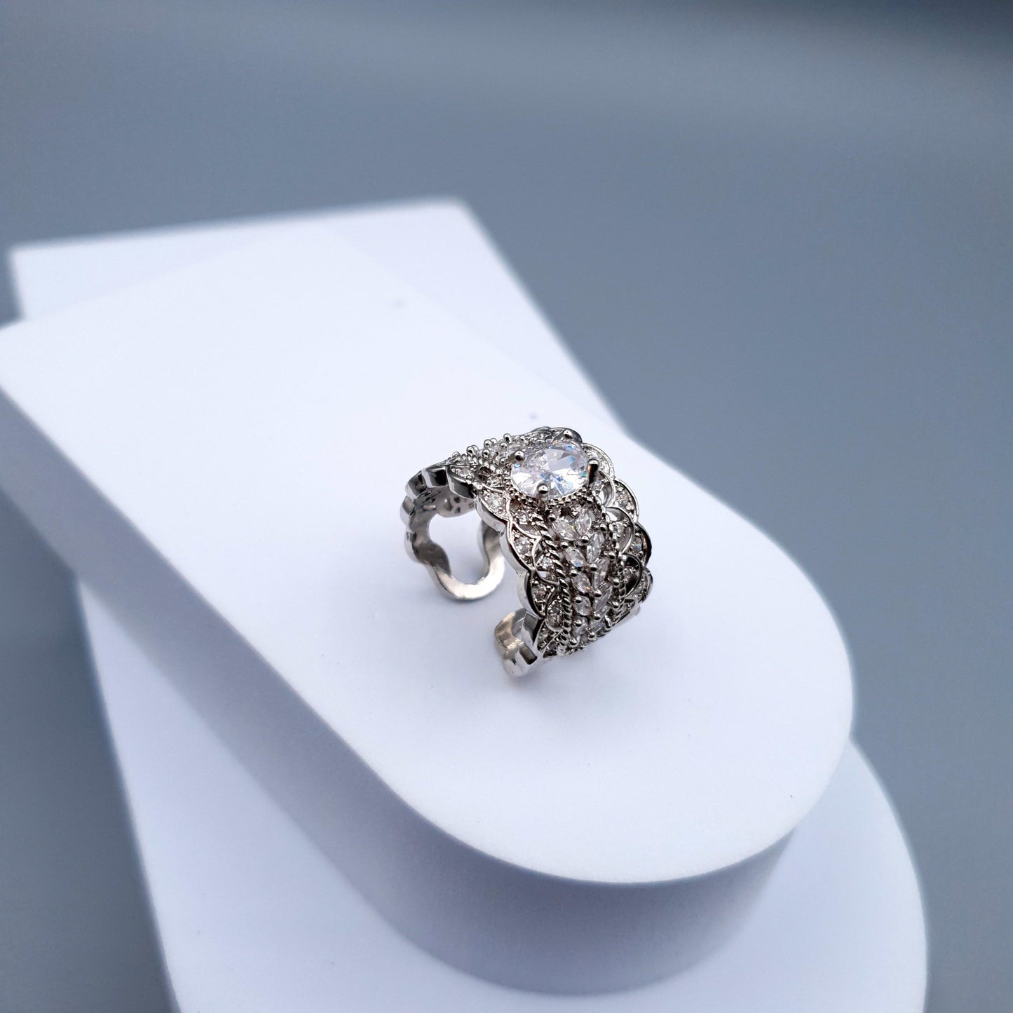 SILVER WHITE RING image 3
