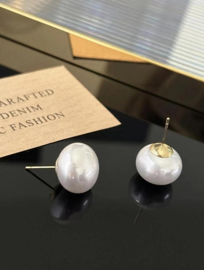 Pearl Decor Stud image 1