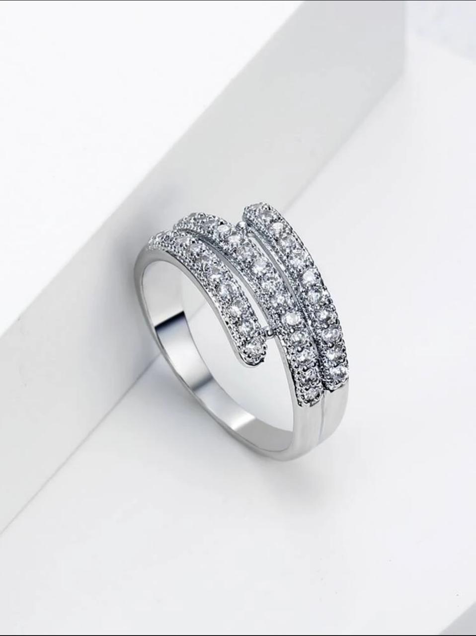 CUBIC ZIRCONIA DÉCOR WRAP RING image 3