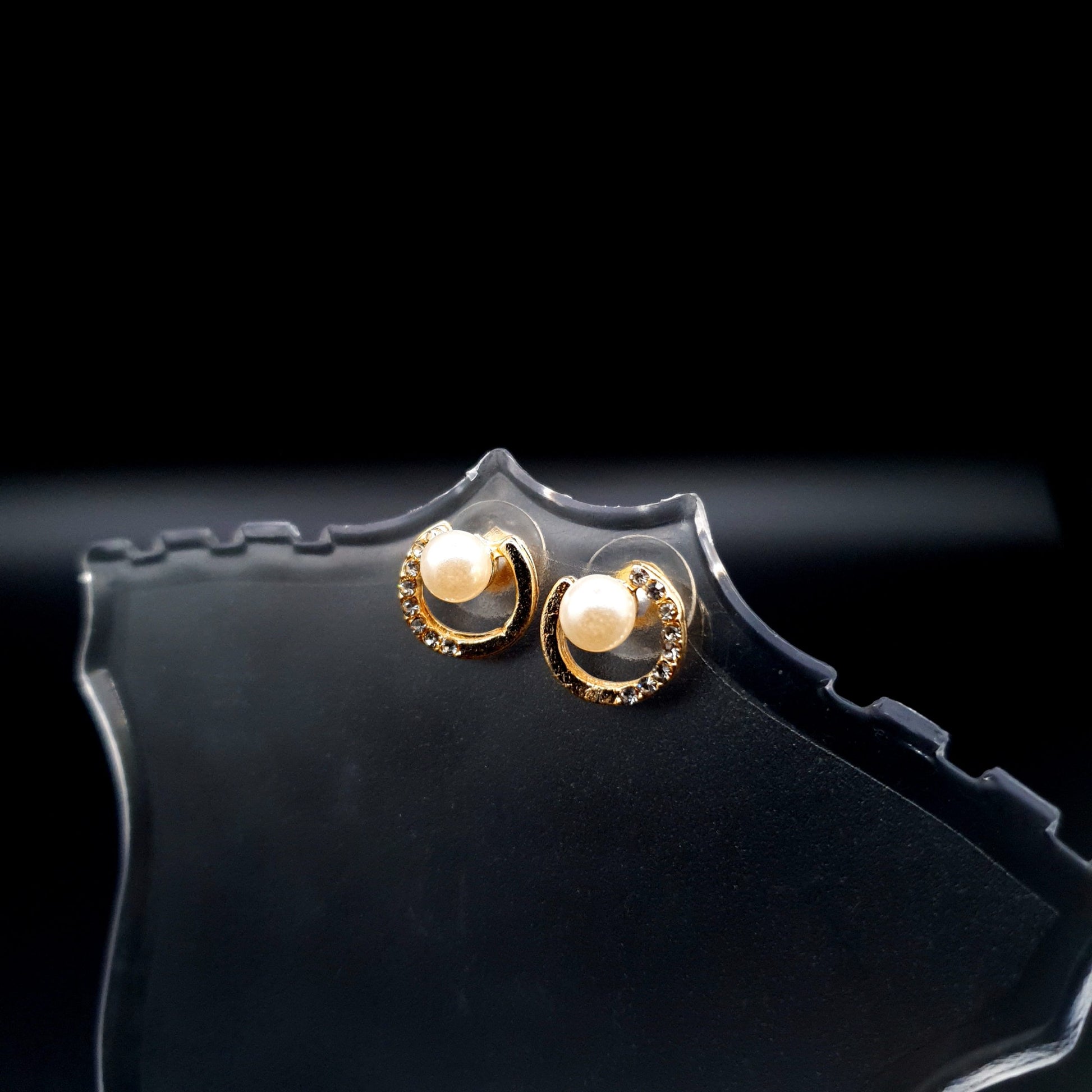C PEARL STUD image 3