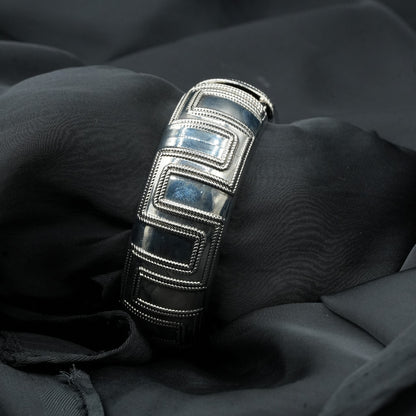 High-quality copper alloy with a silver-tone finish, ensuring durability and a polished look. (Openable) image 1