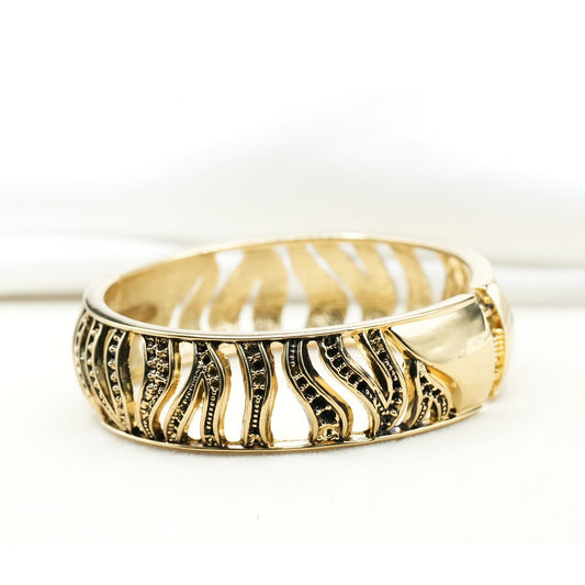 High-quality copper alloy with a gold-plated finish, ensuring durability and shine. (Openable) image 0