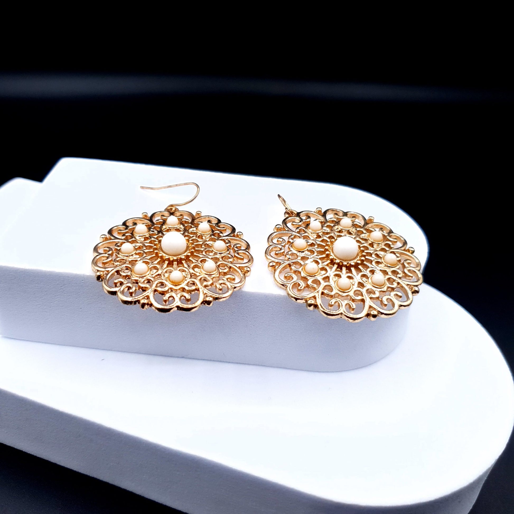 GOLDEN WHITE PEARLS image 3