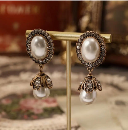 Fashionable, Romantic, Oval-Shaped Earrings Featuring Golden Plating And Embellished with Faux Pearls And Rhinestones image 1