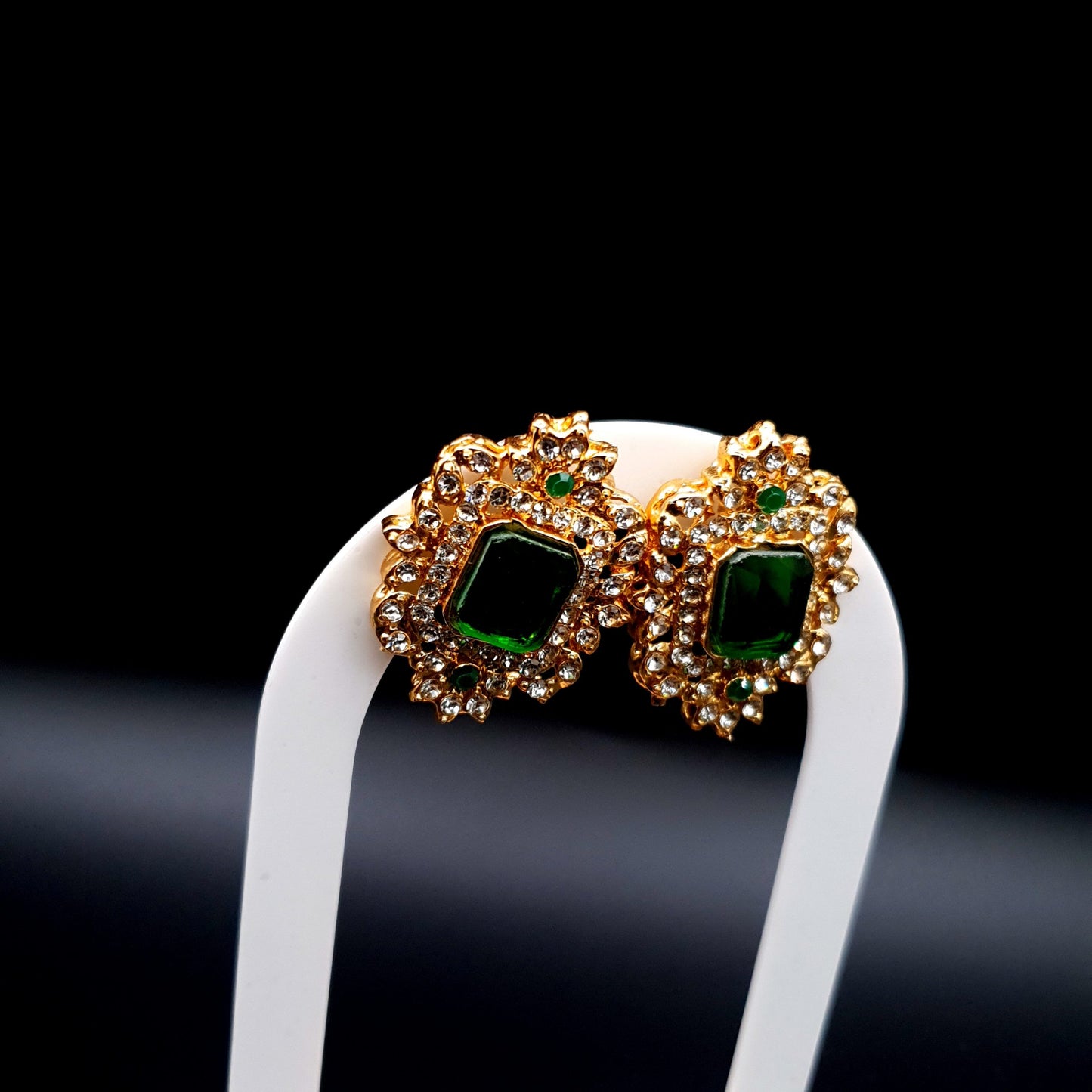 EMERALD SET WITH BEAD CHAIN image 13