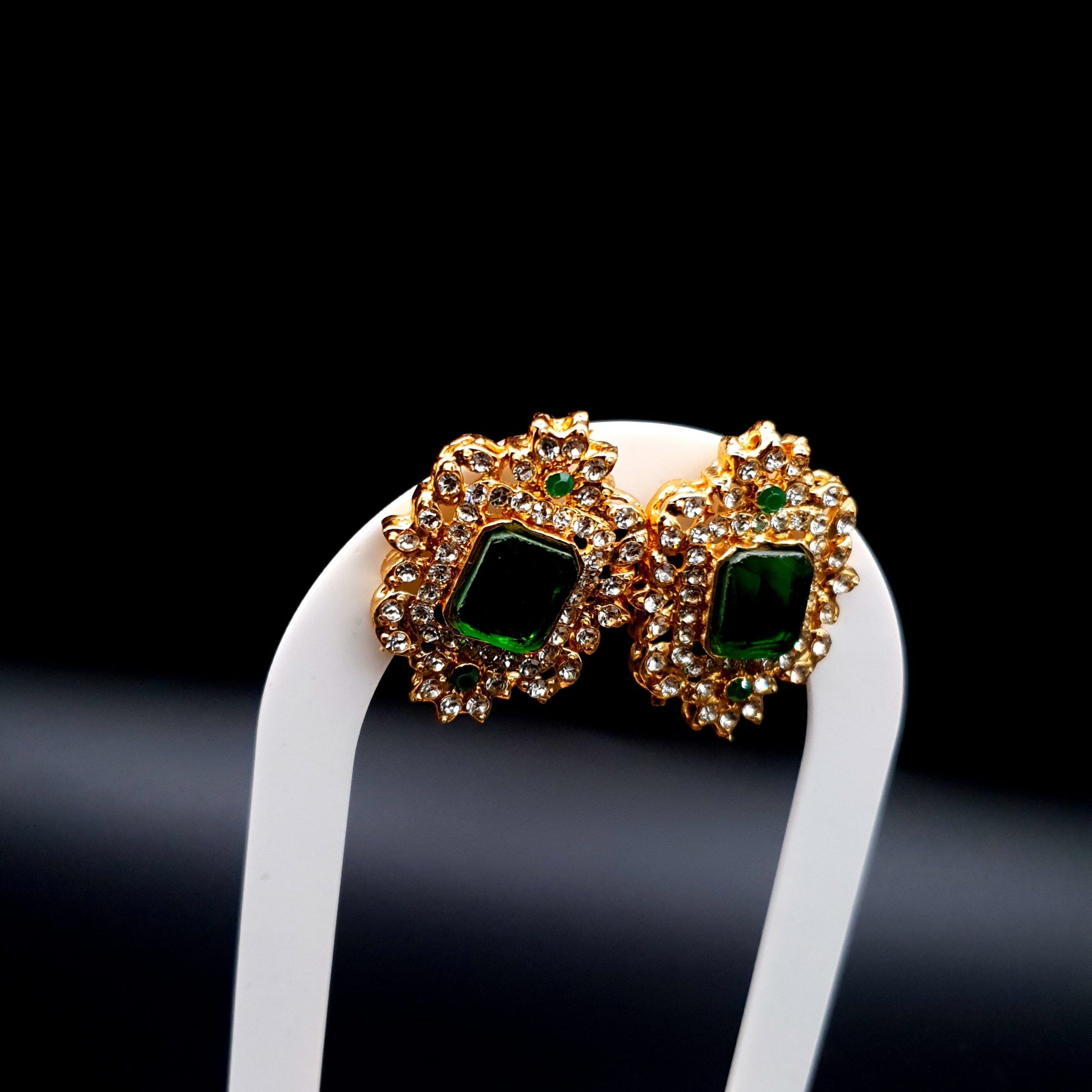 EMERALD SET WITH BEAD CHAIN image 13