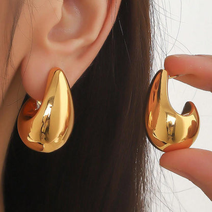 GOLDEN METAL DROP EAR RING image 4