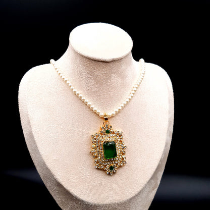 EMERALD SET WITH BEAD CHAIN image 10