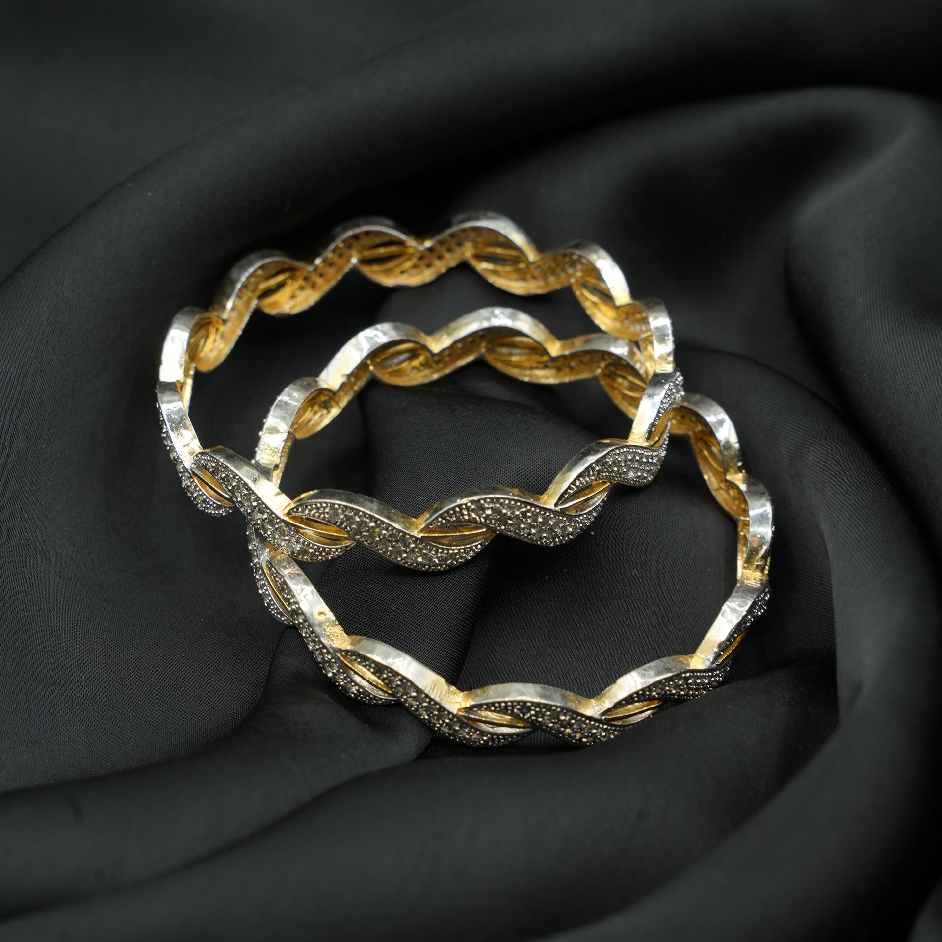 SILVER PEARLS TRENDY DESIGN (PAIR OF 02) image 0