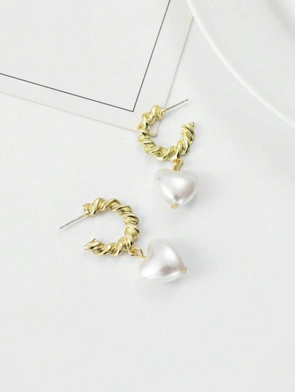 PEARL HEART SHAPED DANGLE image 6