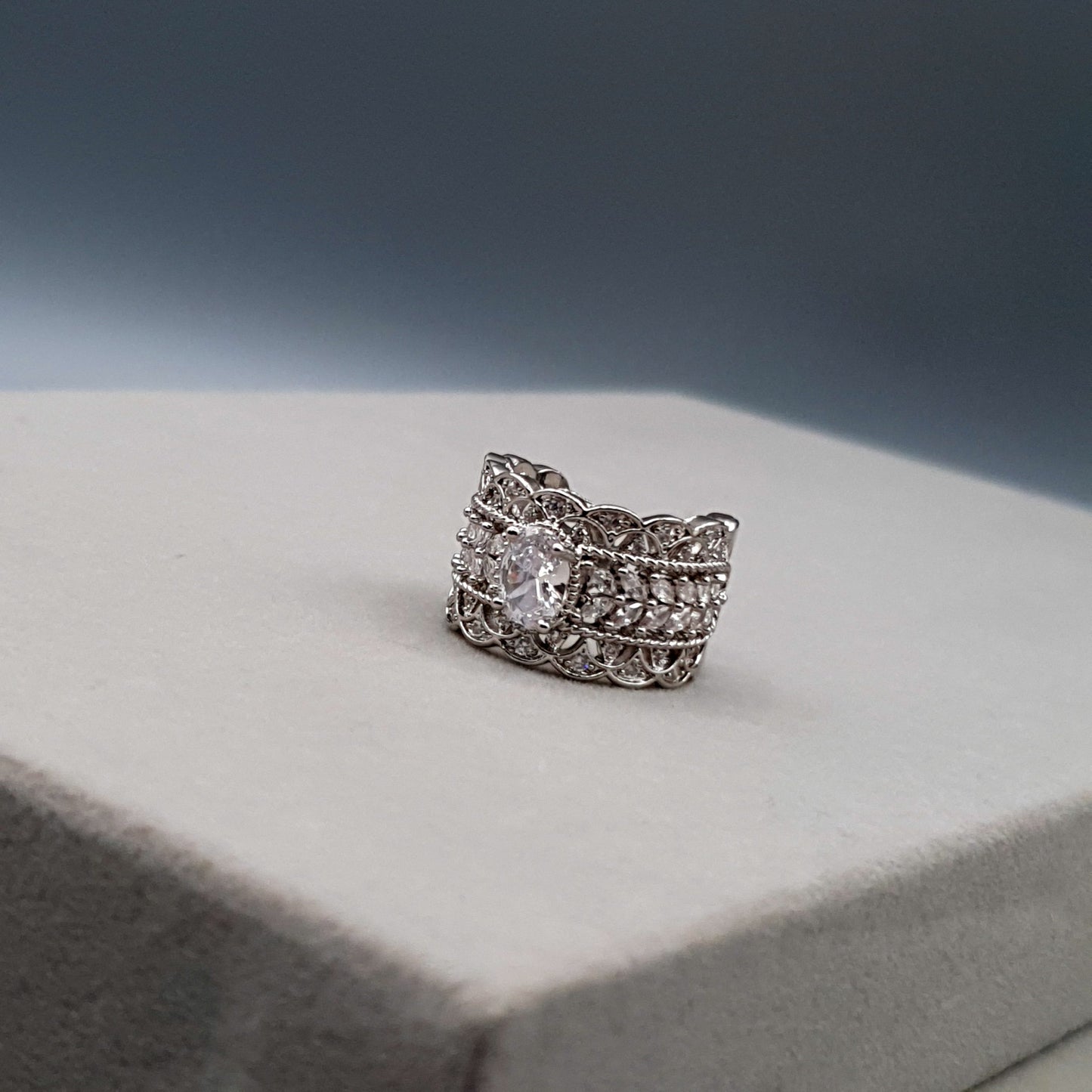 SILVER WHITE RING image 6