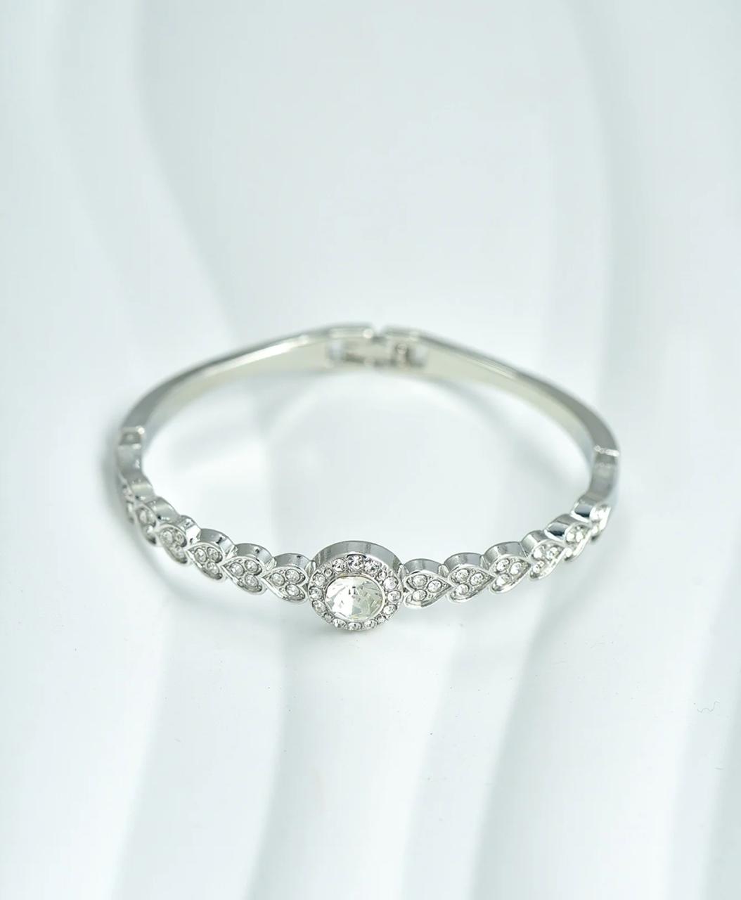 ROUND STUDED BRACELET - Shiny Silver image