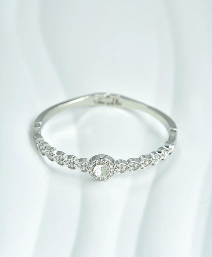 ROUND STUDED BRACELET - Shiny Silver image
