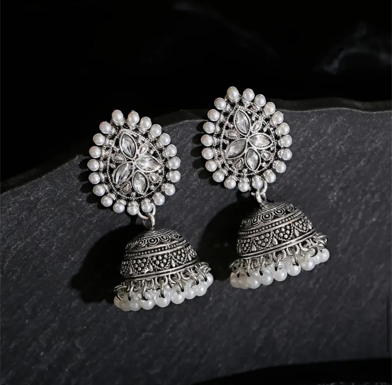 Eastern Bollywood-Inspired Waterdrop-Shaped Earrings image 2