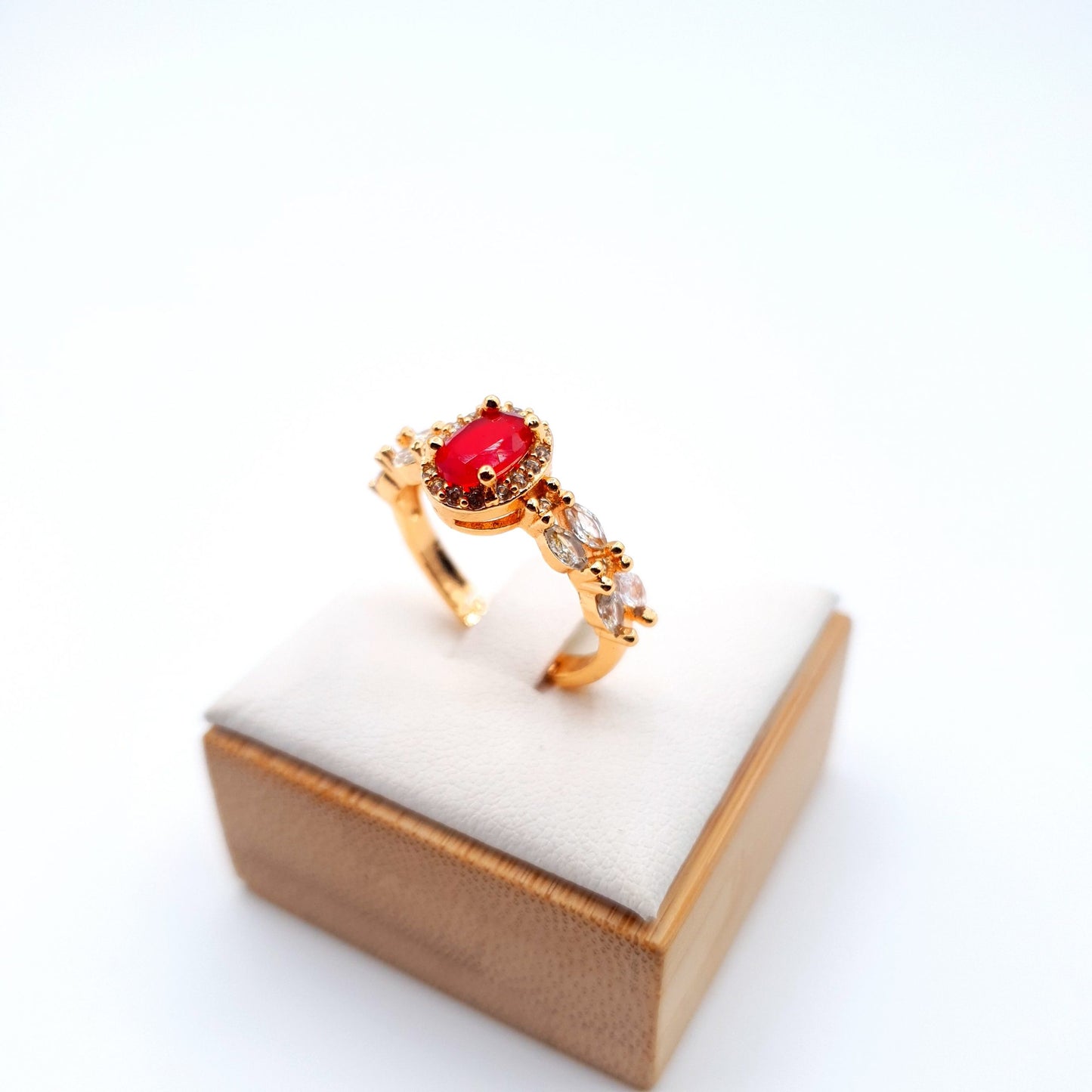 A versatile adjustable ring that fits perfectly, adding elegance to any style image 2