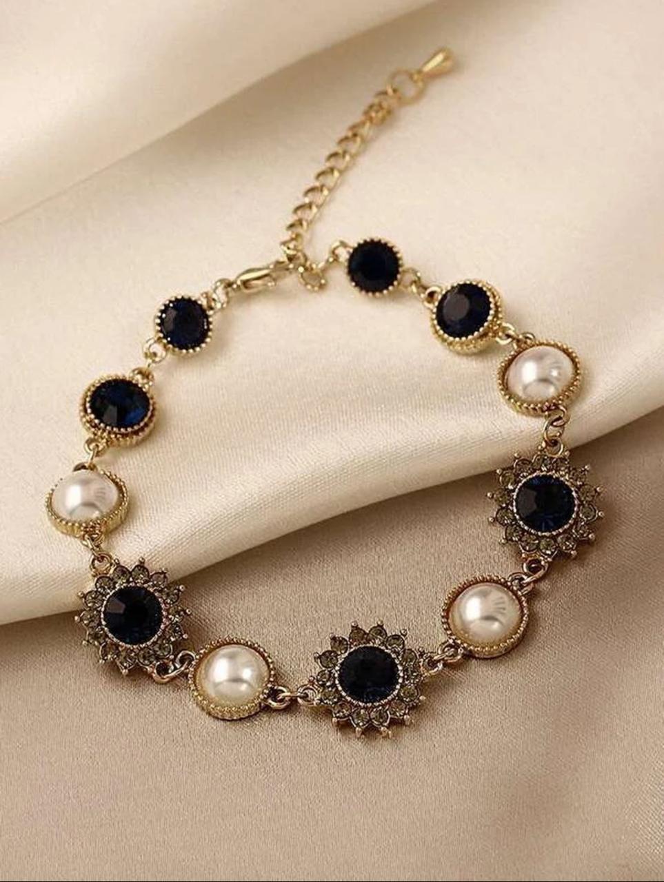 FAUX PEARL DÉCOR BRACELET image 1