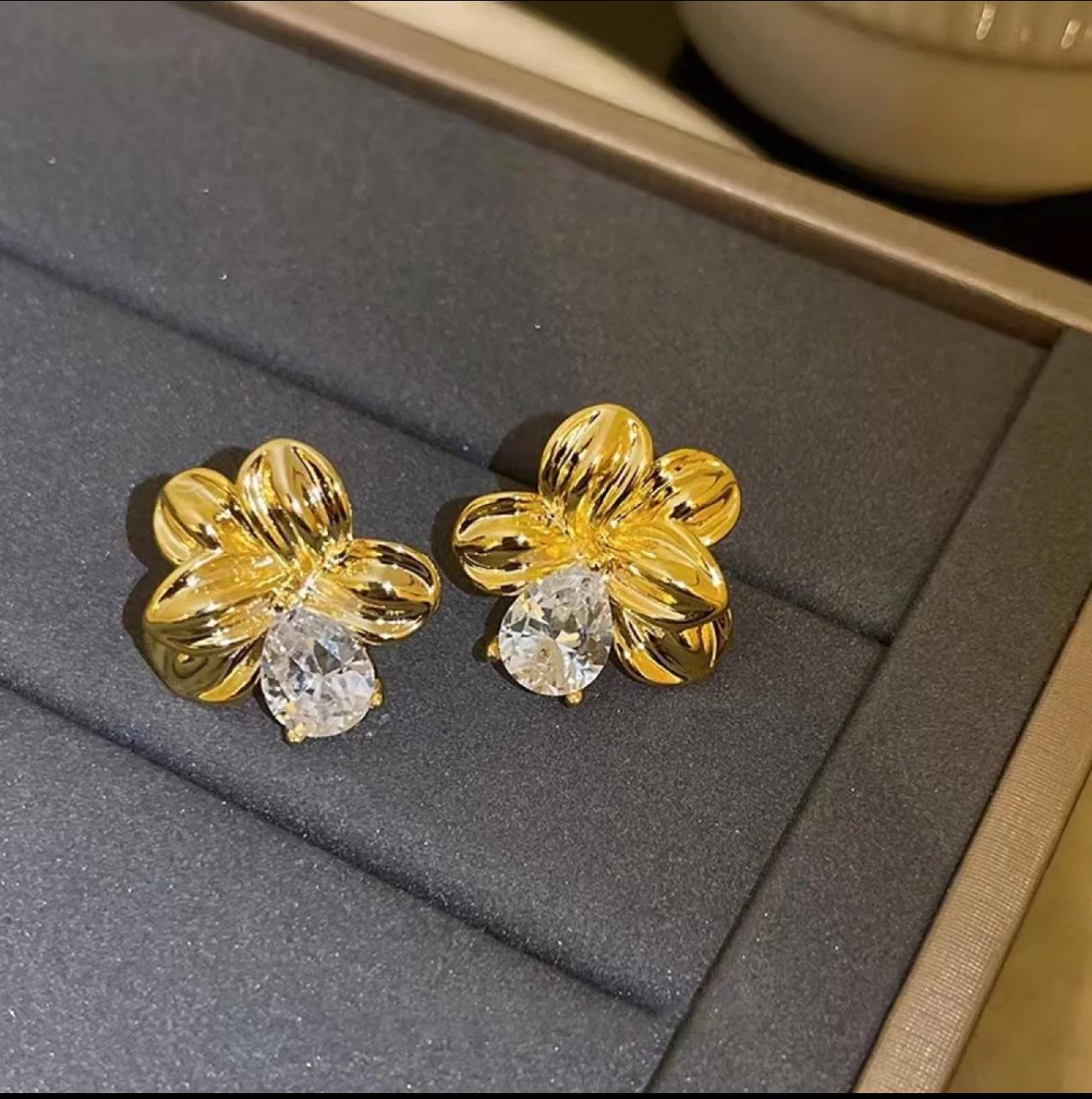 GOLDEN LEAVE ZIRCON image 2