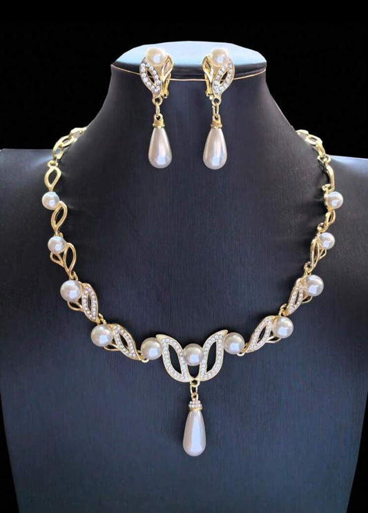 LUXURIOUS GOLD PLATED NECKLACE SET image 1