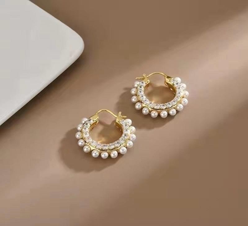 PEARL EAR HOOPS image 0