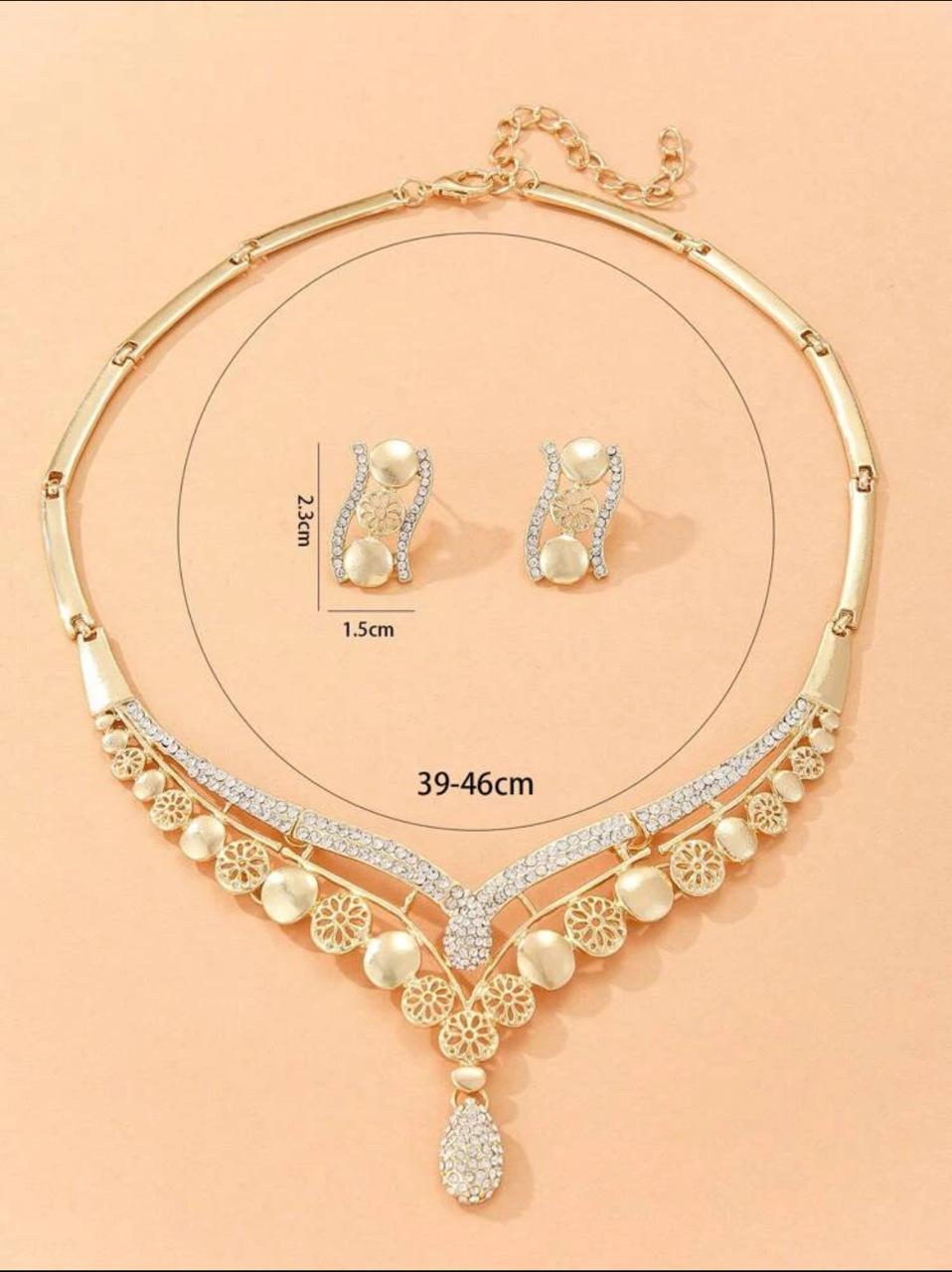 V-SHAPED NEKLACE SET image 4